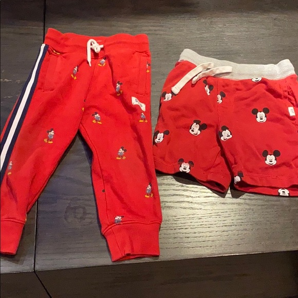 (1) Mickey Jogger (1) Mickey Mouse Shorts - Picture 1 of 3
